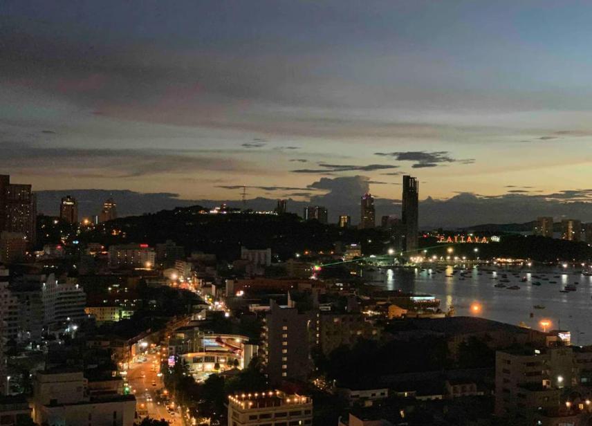 Edge Central Pattaya Seaview Residence Екстериор снимка